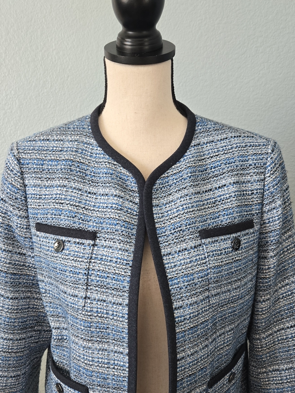 Bar III Classic Blue Tweed Collarless Jacket W/ Deep Navy Trim Sz Large - Picture 3 of 10